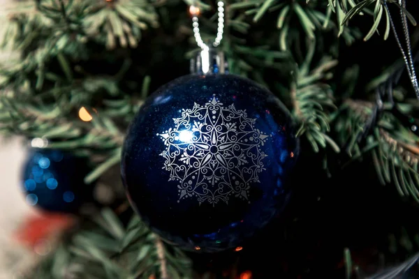 Noel Dekor Mavi Top Noel Oyuncak Yatay Çerçeve — Stok fotoğraf