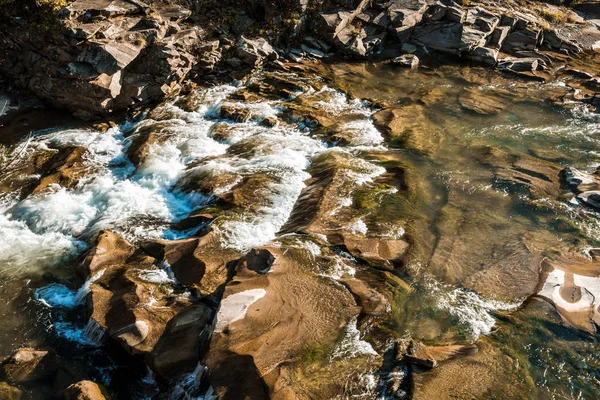 Rocky River Τυλιγμένη Νερό Για Ολόκληρο Πλαίσιο — Φωτογραφία Αρχείου