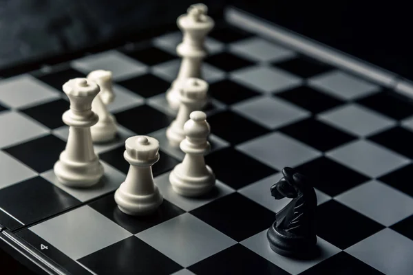 Chess Board Black Horse Threatens Opponent White Chess Horizontal Frame — Stock Photo, Image