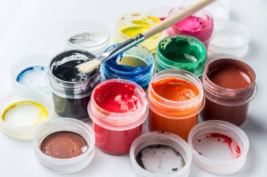 renkli guaj boyalar ve püsküllü tüm çerçeve için küçük kutular. Yatay çerçeve