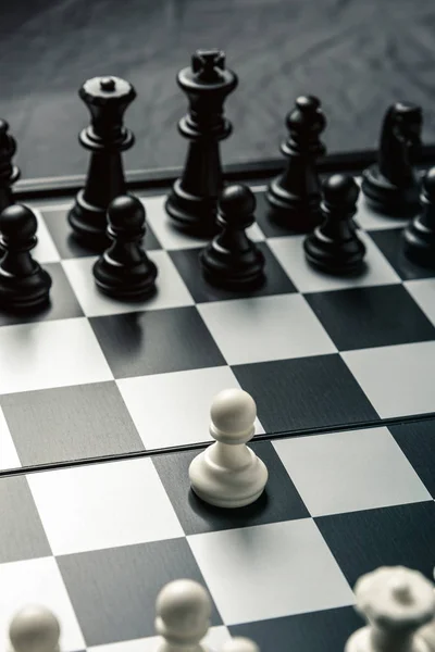 Chess Board Black White Chess Facing Each Other White Pawn — Stock Photo, Image