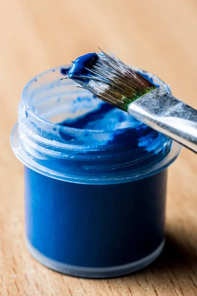 Pequeño Frasco Pintura Azul Gouache Con Borla Marco Vertical —  Fotos de Stock