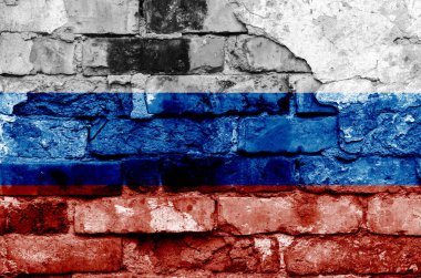 Bir tuğla Rusya bayrağı kırık sıva ile arka plan duvar. Yatay çerçeve