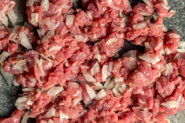 ince kıyılmış kırmızı et soğan ile... Yatay çerçeve