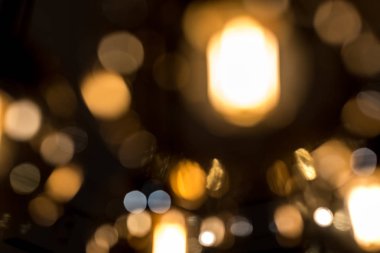 Ampul arka plan bulanık, fikir, yaratıcı vardır. Yatay çerçeve