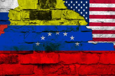 Venezuela, Rusya ve ABD'de bir tuğla üzerinde bayrağı kırık sıva ile arka plan duvar. Yatay çerçeve