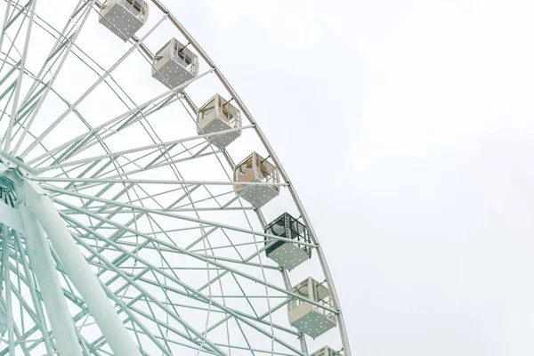 Big White Ferris Wheel Full Frame Горизонтальная Рамка — стоковое фото