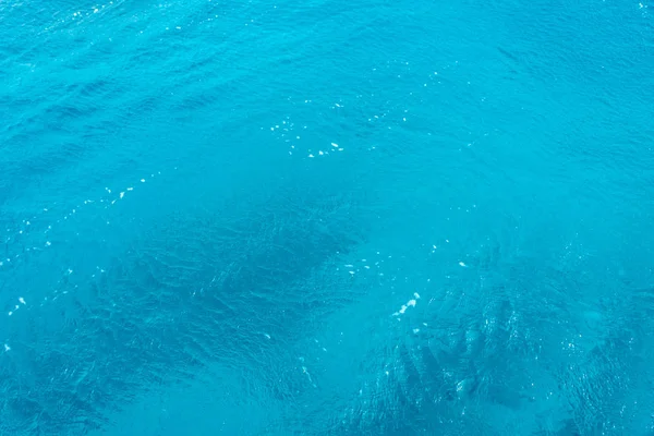 Texture bleu mer ou océan eau plein cadre — Photo