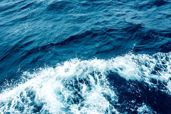 Texture onda blu mare o oceano acqua cornice completa — Foto Stock