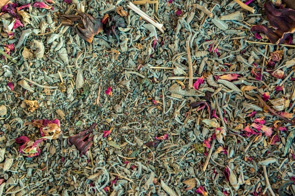 Die Textur des kleinen getrockneten Tees auf dem gesamten Rahmen — Stockfoto