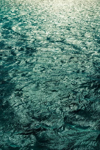 Texture bleu mer ou océan eau plein cadre — Photo