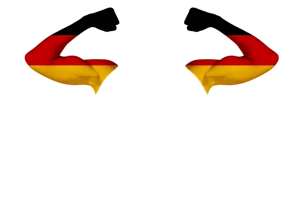 Dwa rzeźbione ręce z pomalowaną flagą Niemiec pokazują mięśnie jako znak siły, siły i gotowości do walki na białym tle — Zdjęcie stockowe