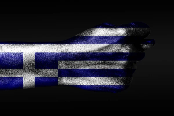 Una mano con una bandera de Grecia pintada muestra un higo, un signo de agresión, desacuerdo, una disputa sobre un fondo oscuro . —  Fotos de Stock