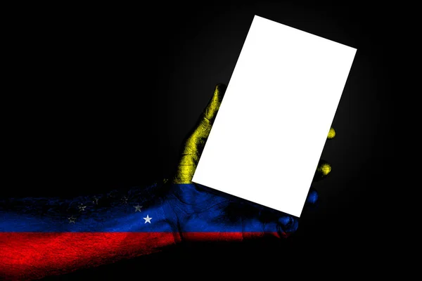 Hand mit bemalter Flagge venezuela hält ein großes weißes Laken mit Platz für eine Inschrift, Attrappe — Stockfoto