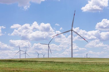 Rüzgar türbinleri rüzgardan elektrik üretmek için