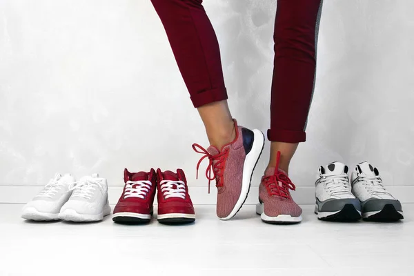 Sports Girl Chose Pair Sneakers Others — Stock Photo, Image