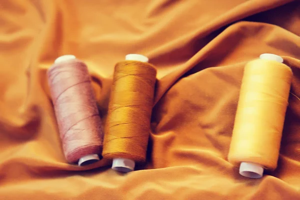 Различные Швейные Принадлежности Цветные Нити Ножницы — стоковое фото