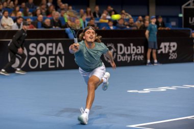 Sofya - Şubat 07.2019: Stefanos Tsitsipas(Gre) çalış, Sofia, Bulgaristan için Atp Sofia açık Turnuvası üzerinde 07 Şubat 2019 - görüntü