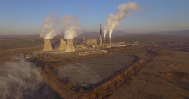 Tiro Aéreo Usina Carvão Sua Torre Resfriamento Com Vapor Subindo — Vídeo de Stock