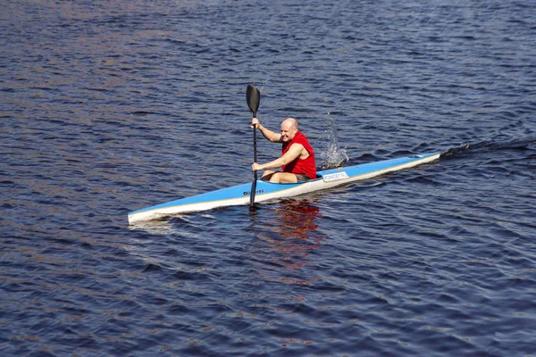 Petersburg Rusia Mayo 2018 Atleta Entrena Kayak Rusia Muchas Personas — Foto de Stock