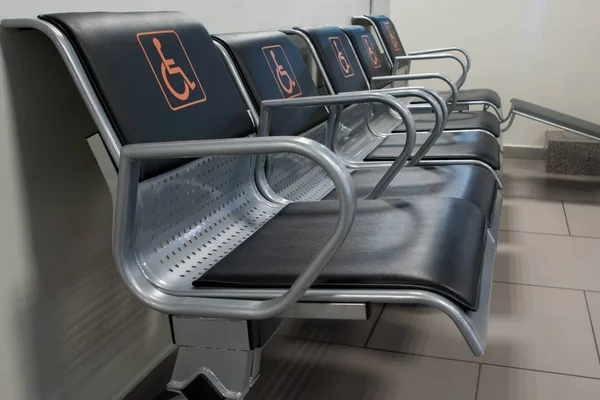 Posti per disabili nel moderno terminal — Foto Stock