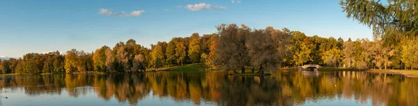 Panorama of park in Gatchina in the Indian summer. — Stock Photo, Image