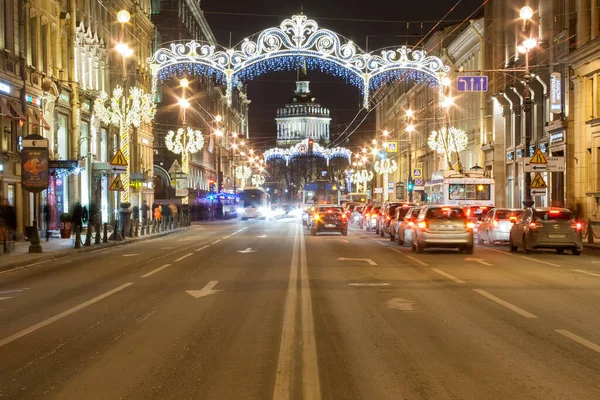 サンクトペテルブルク ロシア 2017年1月4日 クリスマス休暇中の街の新年の装飾 ロシアではクリスマスに街を飾るのが好き — ストック写真