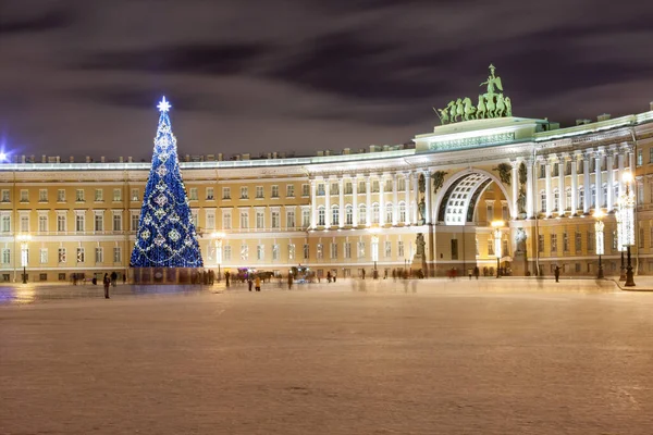 サンクトペテルブルク ロシア 2017年1月4日 クリスマス休暇中の街の新年の装飾 ロシアではクリスマスに街を飾るのが好き — ストック写真