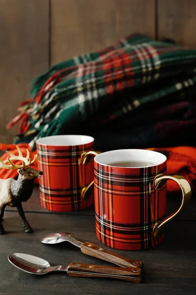 Tazas Con Caliente Sobre Mesa Madera Con Fondo Rústico — Foto de Stock