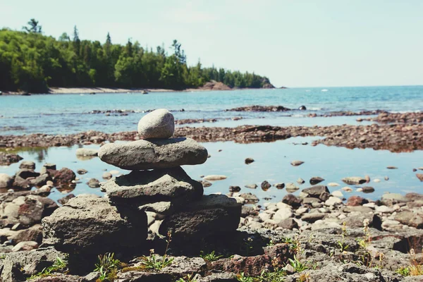 Kayalar Lake Superior sahil yığını — Stok fotoğraf