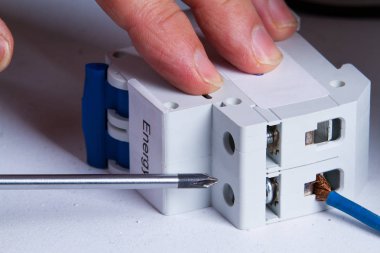 elektrikçi sabitleme elektrikli cihaz
