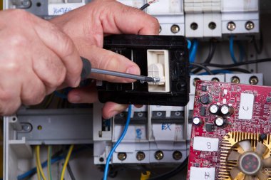 elektrikçi sabitleme elektrikli cihaz