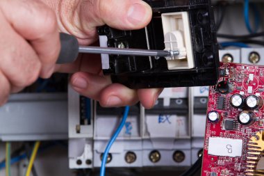 elektrikçi sabitleme elektrikli cihaz