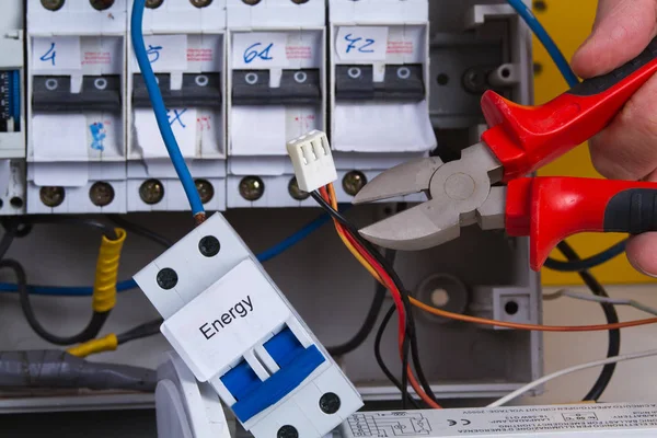 Eletricista Dispositivo Elétrico Fixação — Fotografia de Stock