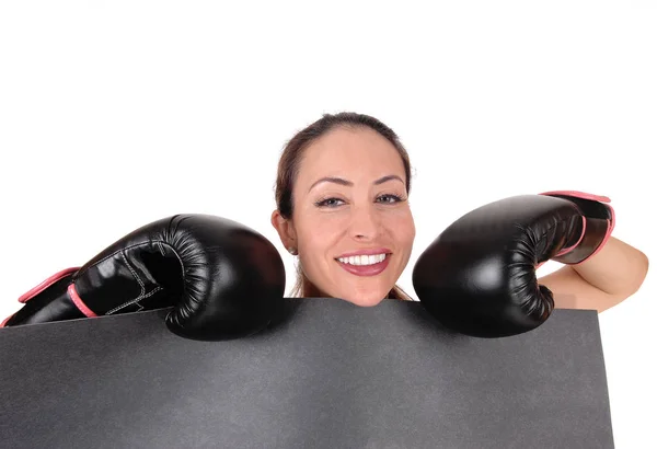 Una Joven Hermosa Mujer Con Guantes Boxeo Negro Sosteniendo Blac — Foto de Stock