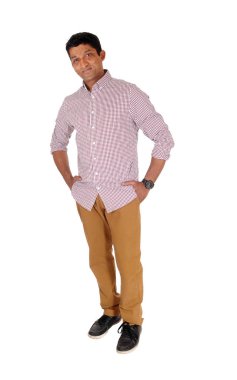 Bir yakışıklı orta yaş adam ayakta bir kırmızı kareli gömlek zekâ