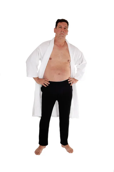Bir Beyaz Gömlek Olmadan Ayakta Yakışıklı Orta Yaş Erkek — Stok fotoğraf
