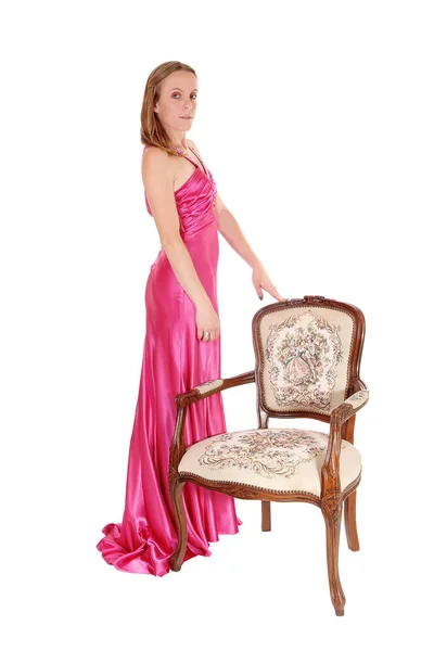 Красивая Молодая Женщина Длинном Розовом Вечернем Платье Стоящая Рядом — стоковое фото