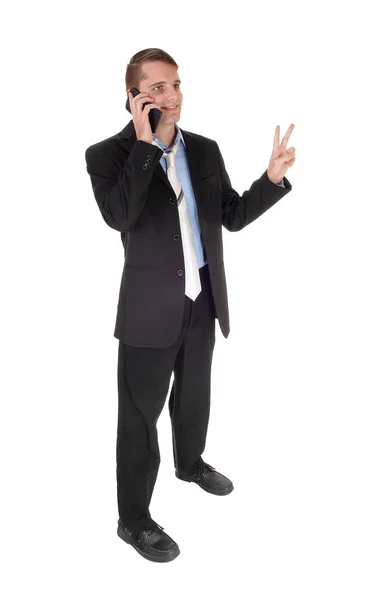 Man standing talking on phone with victory sign — Stock Photo, Image