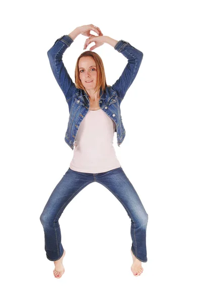 Una Bella Giovane Donna Jeans Jeans Giacca Piedi Barefoo — Foto Stock