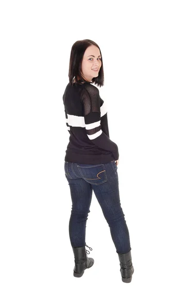 一个美丽的年轻女子站在白色背景牛仔裤 — 图库照片