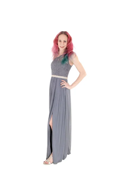 Wysoka Szczupła Kobieta Rude Włosy Stojący Długiej Wieczorowej Sukni — Zdjęcie stockowe