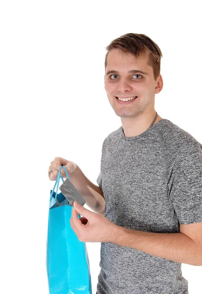 Jovem Feliz Uma Camisa Cinza Segurando Seu Blu — Fotografia de Stock