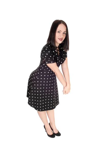 Μια Όμορφη Νεαρή Γυναίκα Που Στέκεται Ένα Φόρεμα Dot Θύλακας — Φωτογραφία Αρχείου