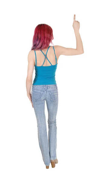 Стройная молодая женщина, стоящая сзади в джинсах — стоковое фото
