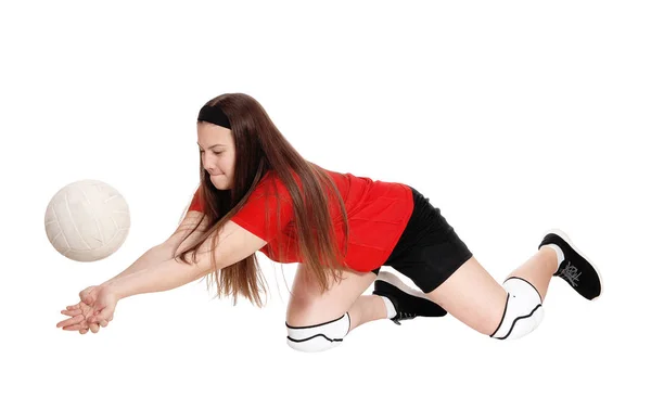 Teenager Mädchen versuchen, den Ball zu fangen — Stockfoto