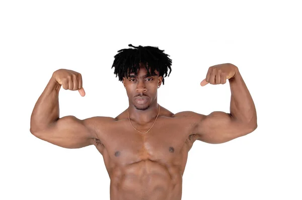 Close up imagem de um homem negro flexionando seus bíceps — Fotografia de Stock