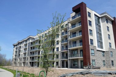 Ontario Gölü'nde yeni kat mülkiyeti binası