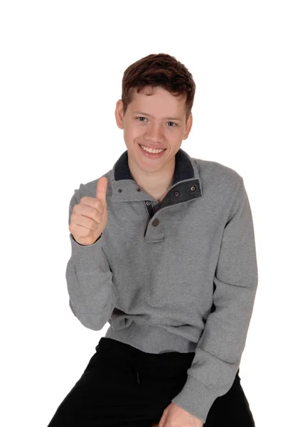 Feliz teen menino mostrando seu polegar para cima — Fotografia de Stock