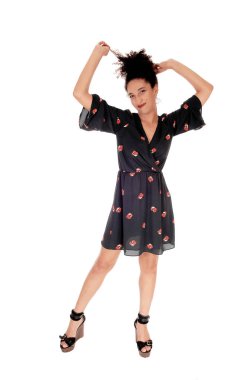 Saçını çekerek ayakta muhteşem çok ırklı kadın